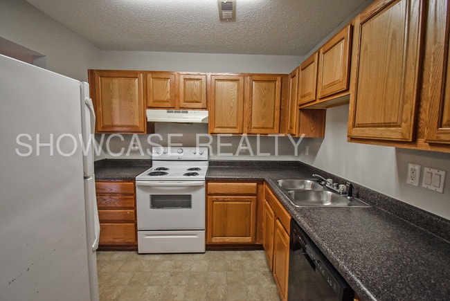 Building Photo - 7992 Shady Oak Trail
