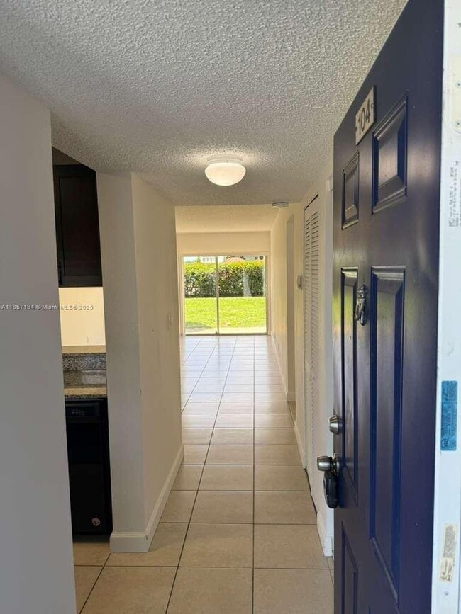 Foto del edificio - 8620 N Sherman Cir