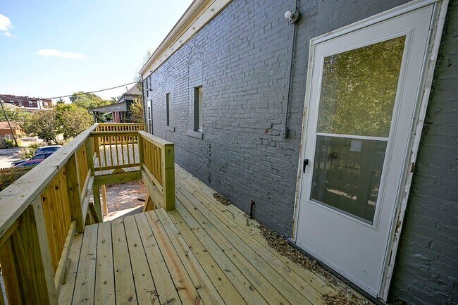 Building Photo - 319 Olive St