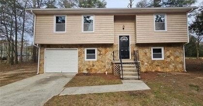 Building Photo - 1325 Classic Dr NE