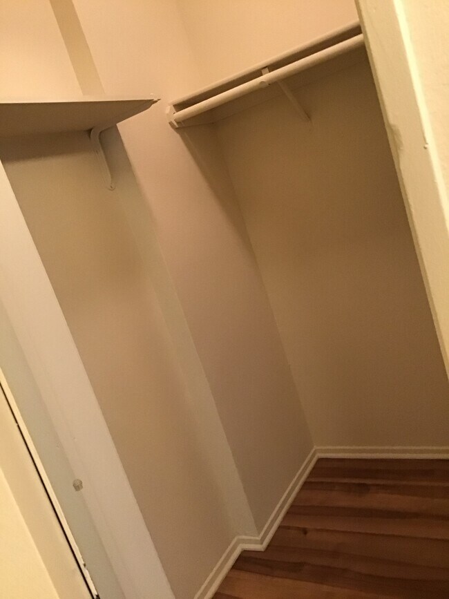 Closet - 15722 Vanowen St