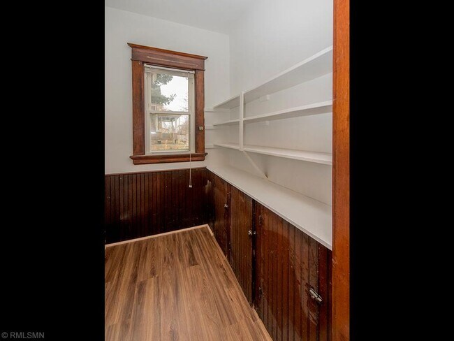 Building Photo - 627 N Mendota St