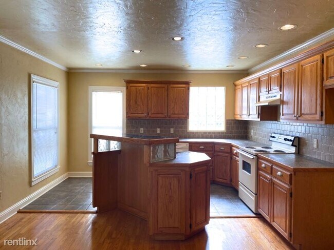 Building Photo - 3 br, 1.5 bath House - 3208 NW 24th Street
