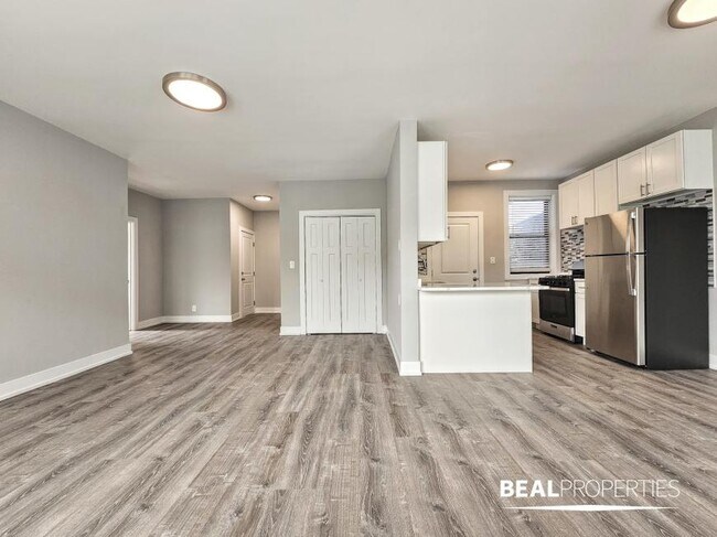 Building Photo - 1 bedroom in CHICAGO IL 60613