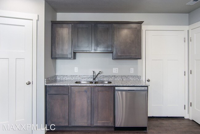 Building Photo - 3 br, 2.5 bath House - 4194 E O'Connell Ln