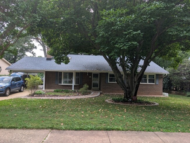 Foto del edificio - 8505 Wolftrap Rd