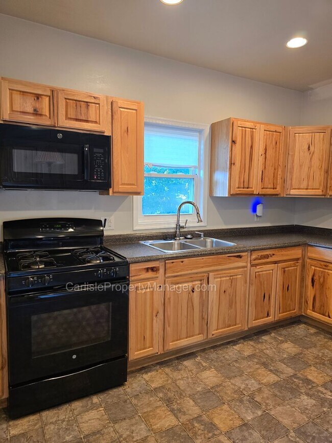 Foto del edificio - Historic Carlisle End Unit near park, food, and Dickinson College | Easy Commute, Off-Street Park...