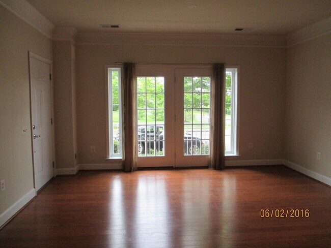 Building Photo - Potomac Club Condo