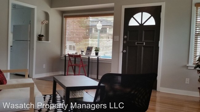 Building Photo - 638 E 8th Ave