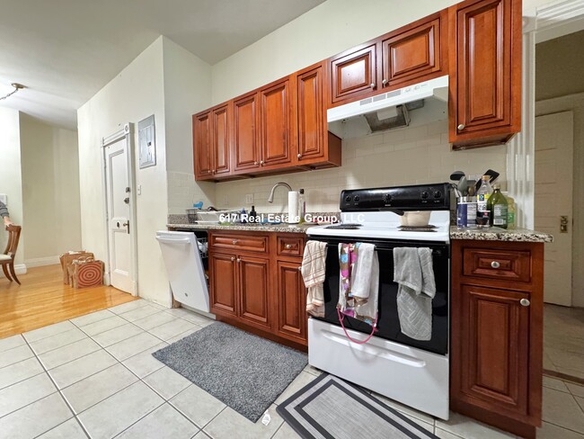 Building Photo - 22 Euston St