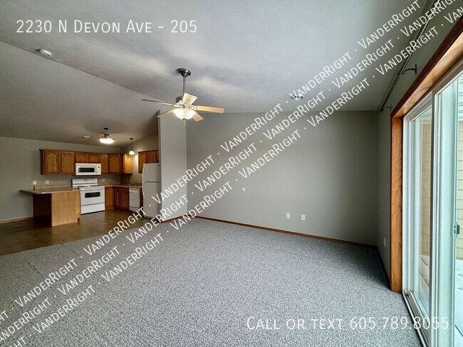 Foto del edificio - 2230 Devon Ave