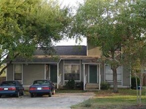 Building Photo - 113 Hillside Dr