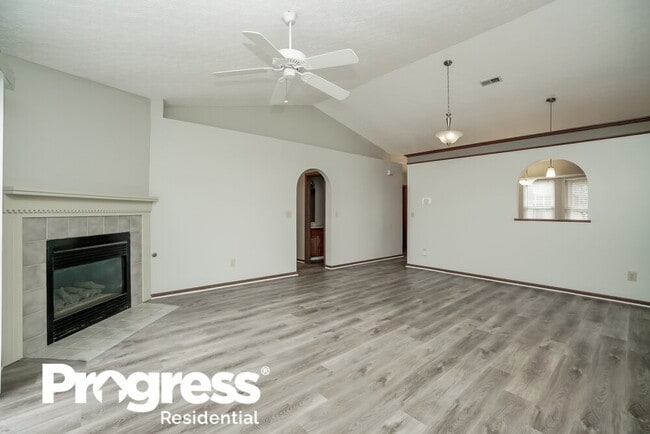 Building Photo - 2016 Big Tree Dr