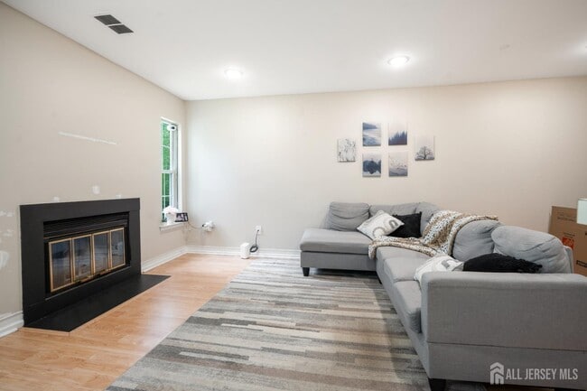 Building Photo - 6142 Cedar Ct