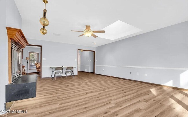 Foto del edificio - 1097 Lakewood Farmingdale Rd