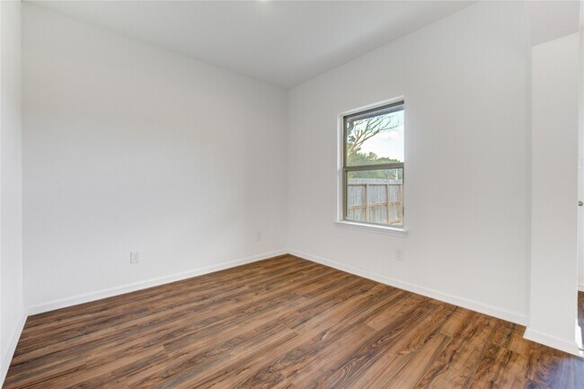 Building Photo - 12726 Plummersville St