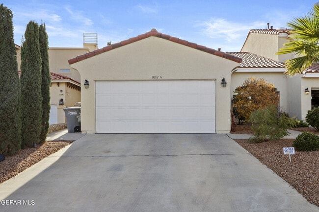 Building Photo - 11682 Dos Palmas Dr