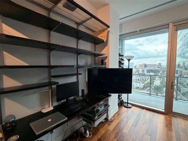 Foto del edificio - 1600 Post Oak Blvd