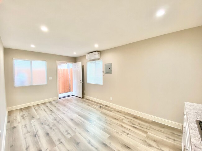 Building Photo - Charming 1-Bedroom, 1-Bathroom ADU in a Pr...