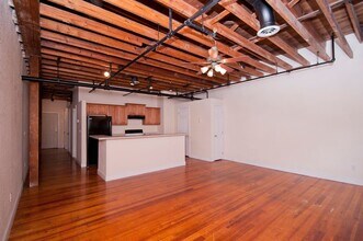 Building Photo - 504 W Olive St