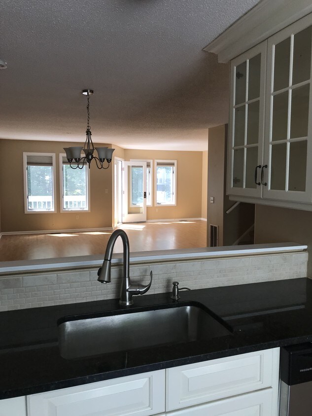 Primary Photo - 16 Brookview Cir