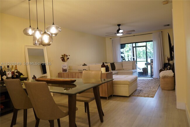 Foto del edificio - 453 Lakeview Dr
