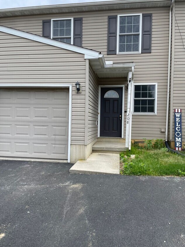 208 Red Cedar Ln, Marietta, PA 17547 Townhome Rentals in Marietta PA