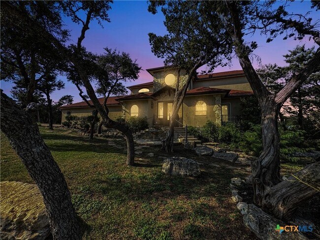 Foto del edificio - 2000 Village Oak