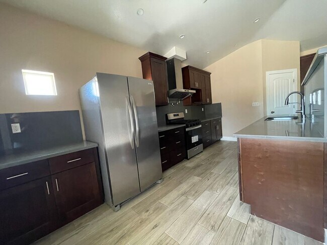 Foto del edificio - 17515 Live Oak St