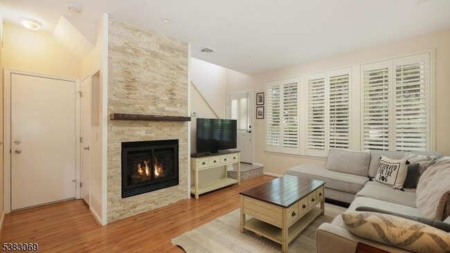 Building Photo - 19 Quail Brook Ct