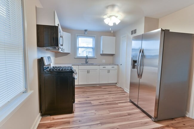 Foto del edificio - Quaint Single-Family Home on Sunnyside Ave
