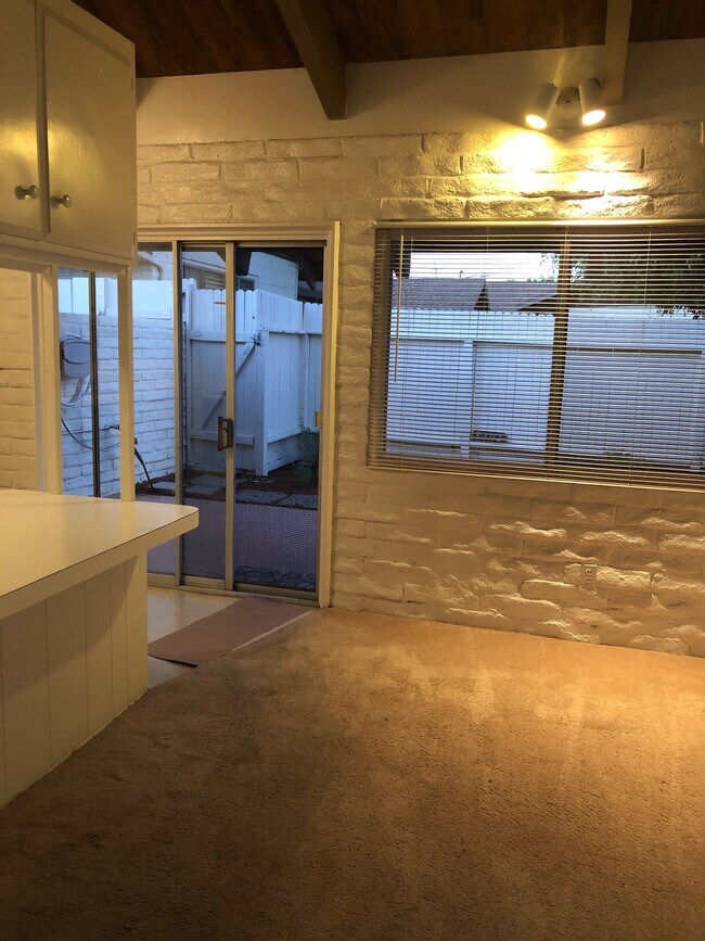 Foto del edificio - 5104 Lakeview Ave