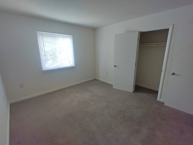 Building Photo - 600 Reusens Rd