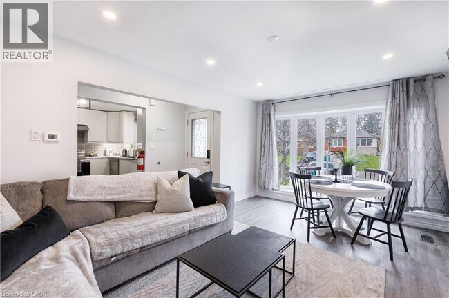 Building Photo - 281 Dixon St