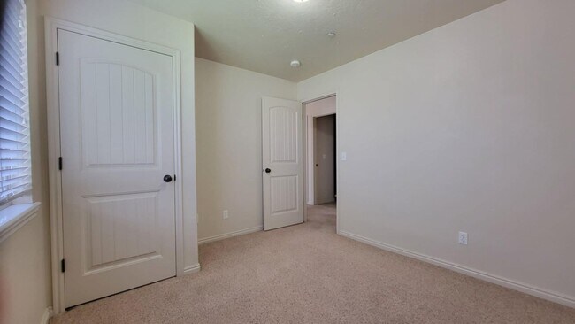 Foto del edificio - Gorgeous Eagle Mountain Condo!