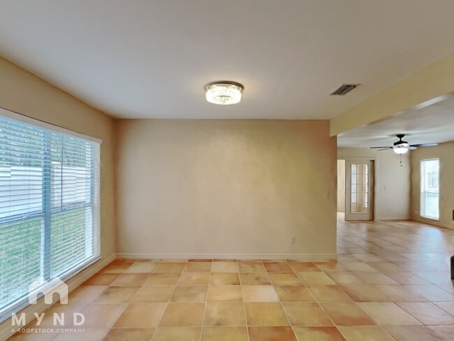 Building Photo - 1938 Blue Fox Ct