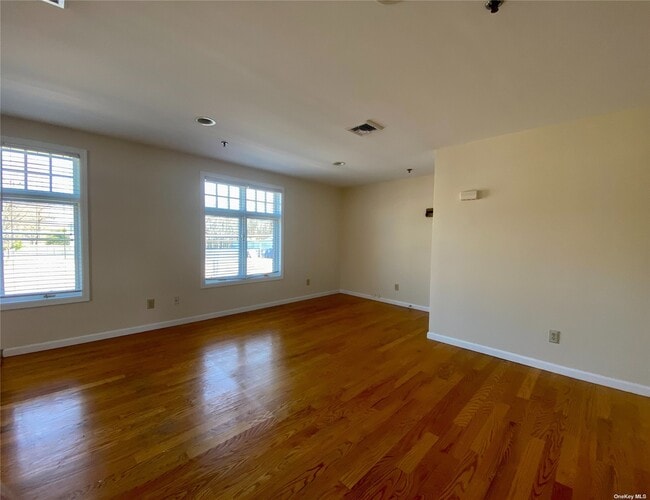 Building Photo - 259 Glen Cove Ave