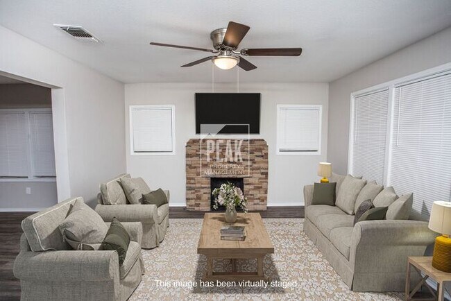 Building Photo - Holiday Special!!! Receive your FIRST MONT...