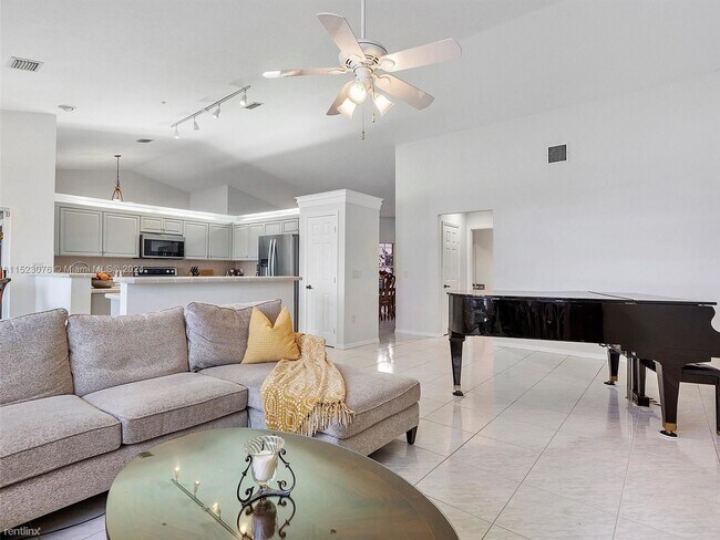 Foto del edificio - 3 br, 3.5 bath House - 2950 NE 188th St Ap...