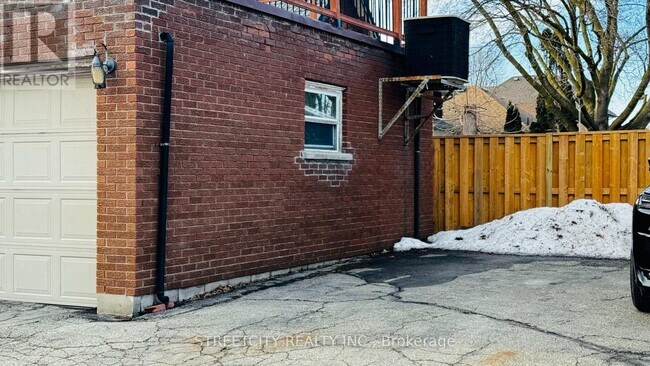 Building Photo - 346 Ashland Ave