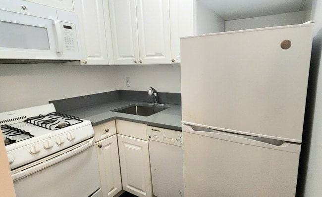 Building Photo - 3-6 E 91st St