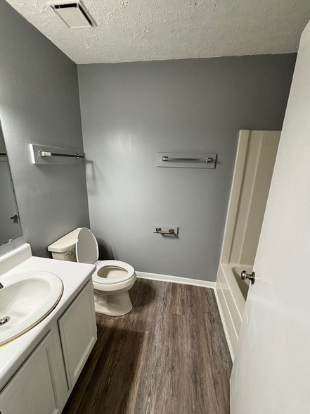 Foto del edificio - 3415 Meadow Ct