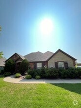 Building Photo - 4007 SW Hollowbrook St