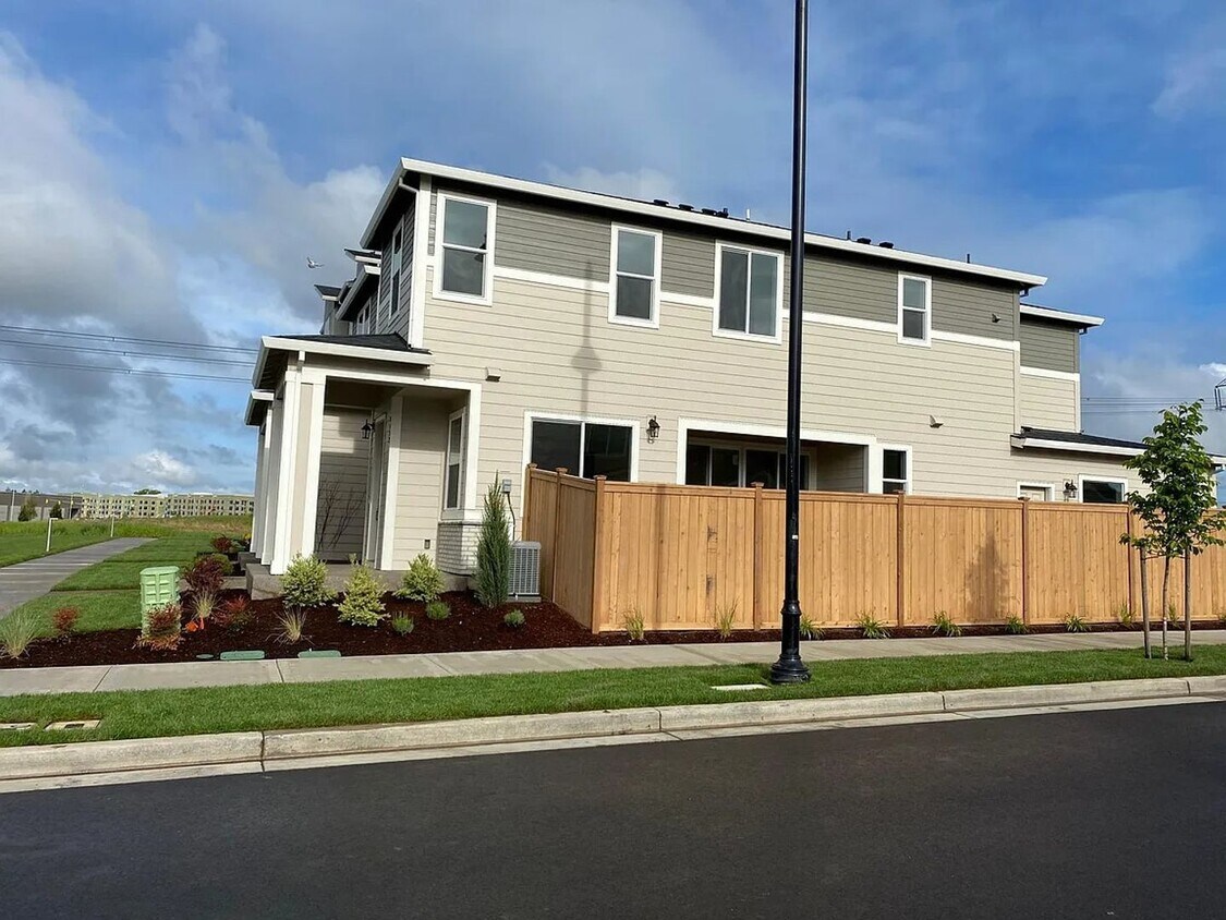 Foto principal - 8092 Southeast Bridge Ln