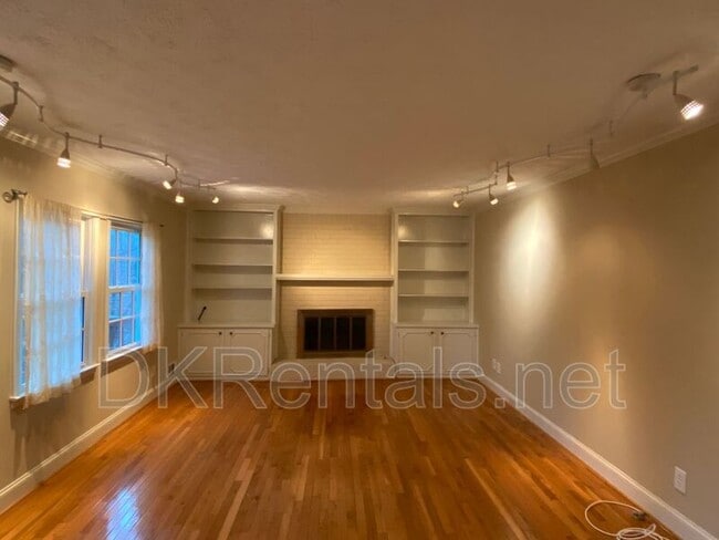 Foto del edificio - 5216 Willow Point Pkwy