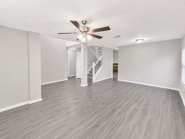 Building Photo - Completely updated Ventura beauty with over 2,000 square feet, TWO living areas, and a downstairs...