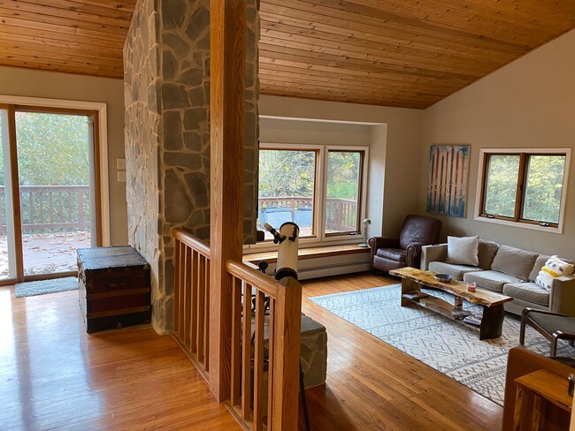 Building Photo - 217 Cobble Creek Dr