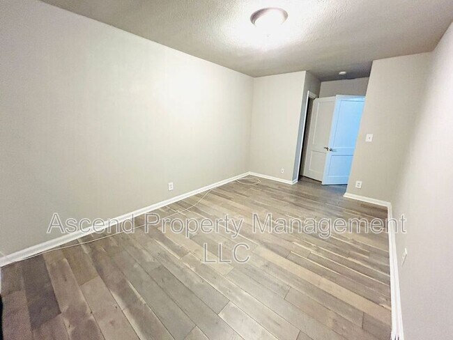 Foto del edificio - 217 Sequoia Dr