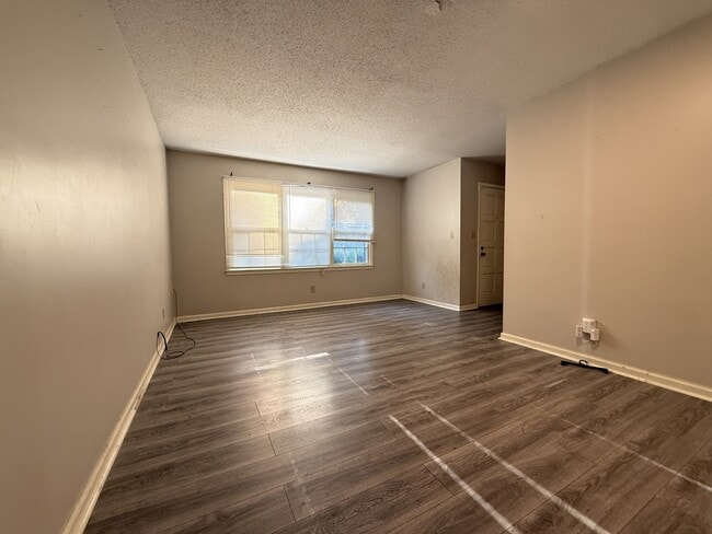 Building Photo - 246 Bowling Green Dr