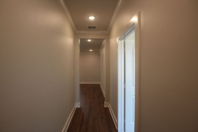 Building Photo - Luxury 3 Bedroom 2 Bath Townhomes in Bulla...